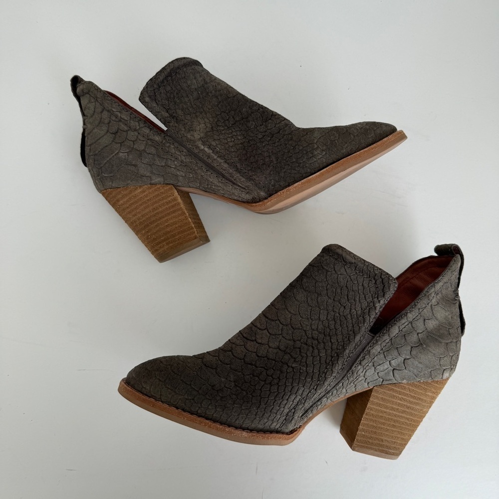 Jeffrey Campbell womens gray suede croc embossed Rosalee booties size 7.5 - Picture 6 of 9